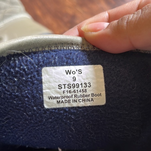 Sperry Walker Gray/Taupe Quilted Boots - Picture 9 of 9